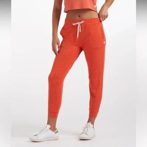 Vuori Performance Jogger Sweatpants in Grapefruit
